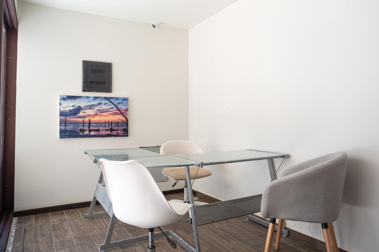 Hotel Mayari Holbox Ngoại thất bức ảnh A meeting room at the headquarters of the company