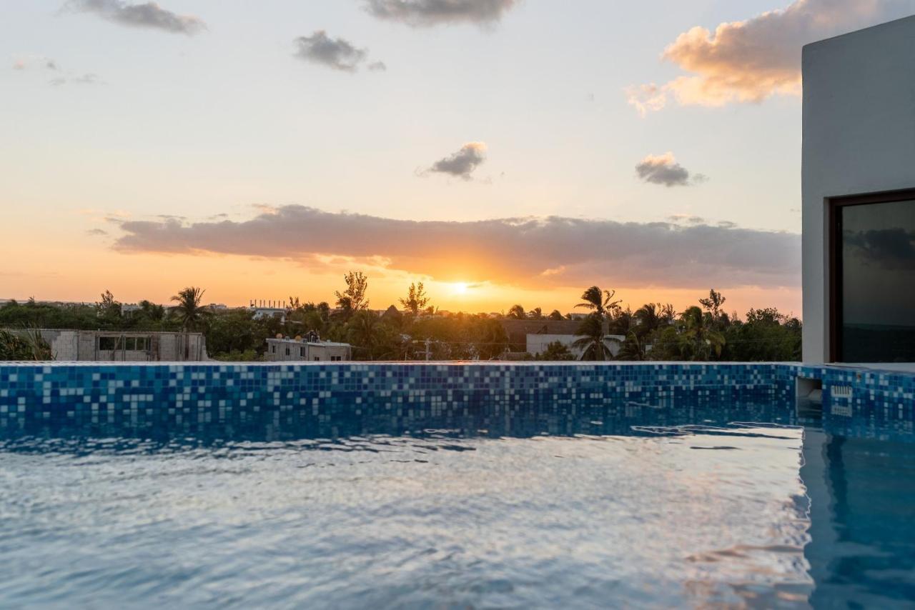 Hotel Mayari Holbox Ngoại thất bức ảnh Sunset at the rooftop pool