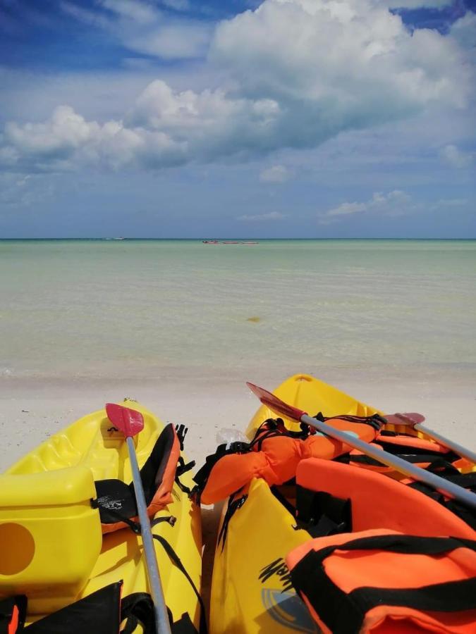 Hotel Mayari Holbox Ngoại thất bức ảnh Kayak on the beach