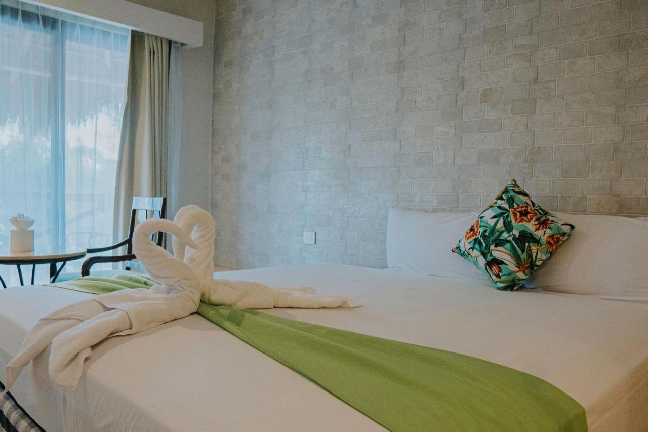 Hotel Mayari Holbox Ngoại thất bức ảnh A bed with a towel animal