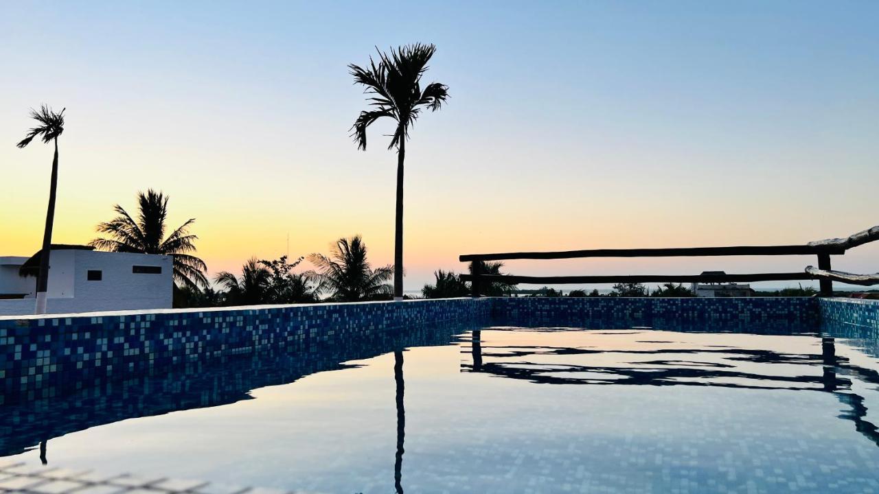 Hotel Mayari Holbox Ngoại thất bức ảnh Sunset at the beach