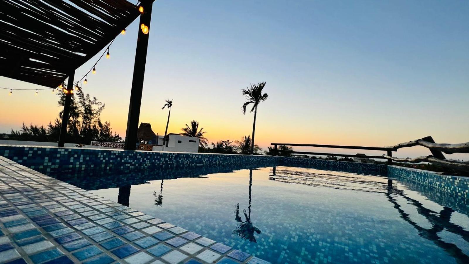Hotel Mayari Holbox Ngoại thất bức ảnh Sunset at the pool
